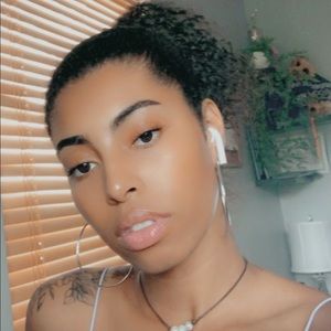 Meet your Posher, Cayla